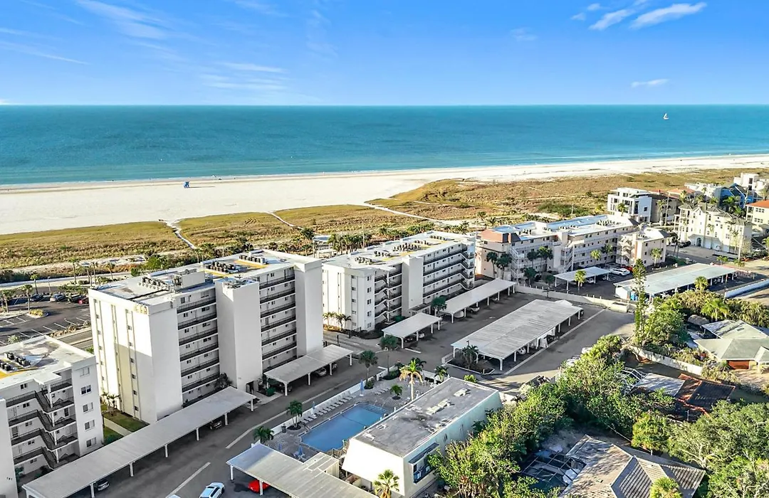 Crescent Royale Condominiums 7A-1